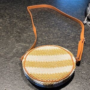 Thirty-One brand Stylish Tan and Cream Round Women Bag